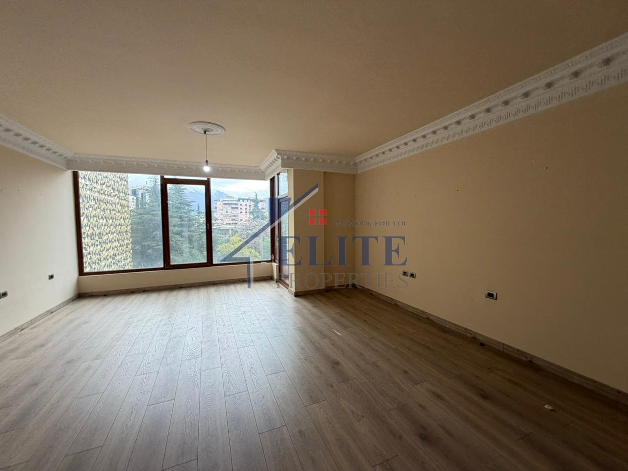 Ish Bllok- zyre me qira