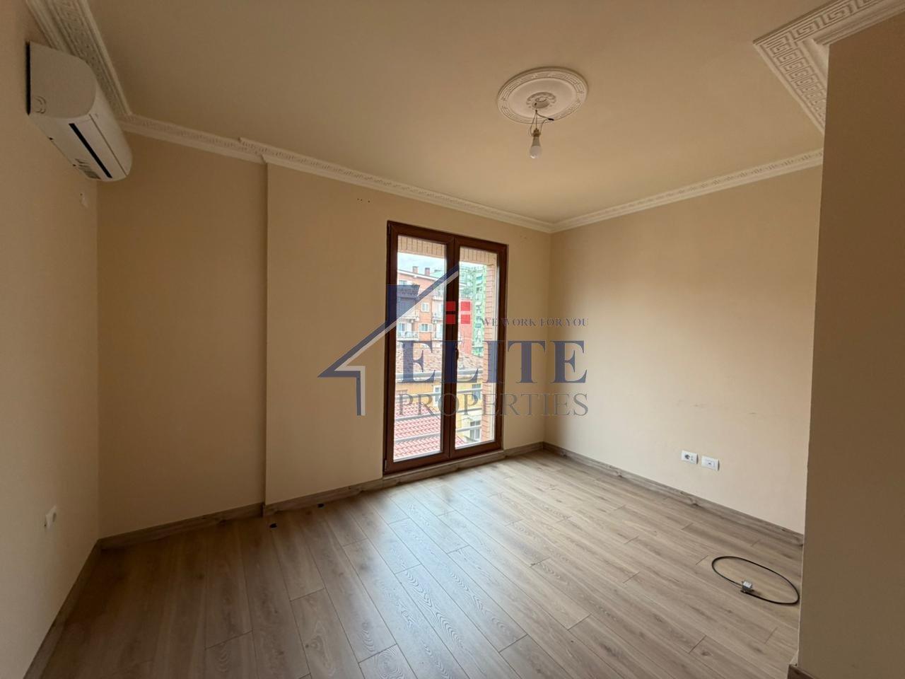 Ish Bllok- zyre me qira