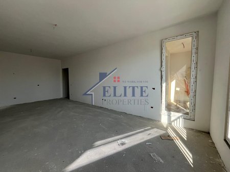 Kamez, apartament 2+1 në shitje