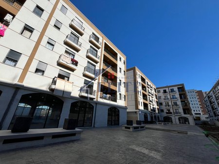 Kamëz, ambient biznesi me qira