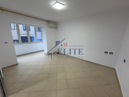 Via di Durazzo, ufficio in affitto