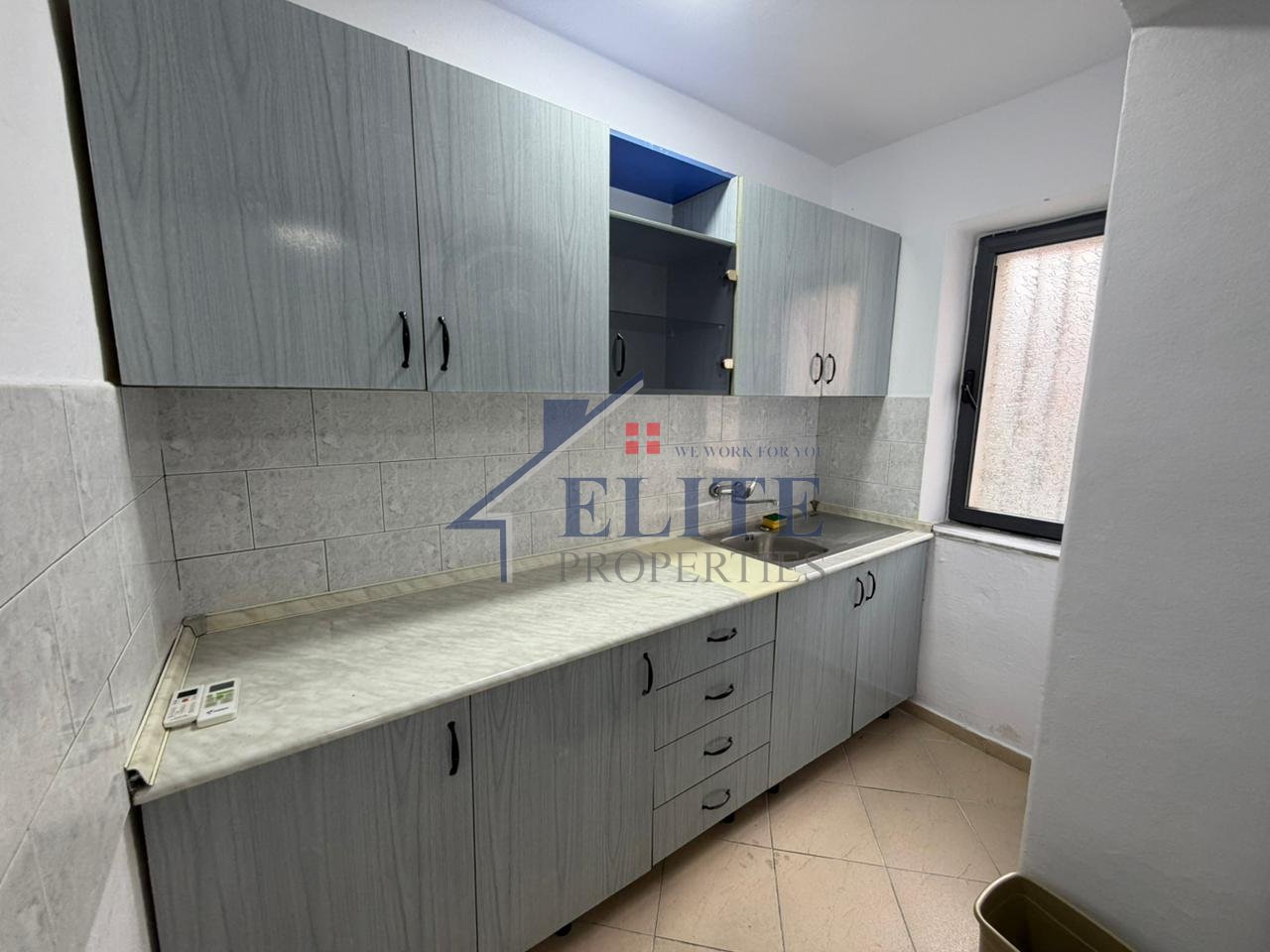 Via di Durazzo, ufficio in affitto