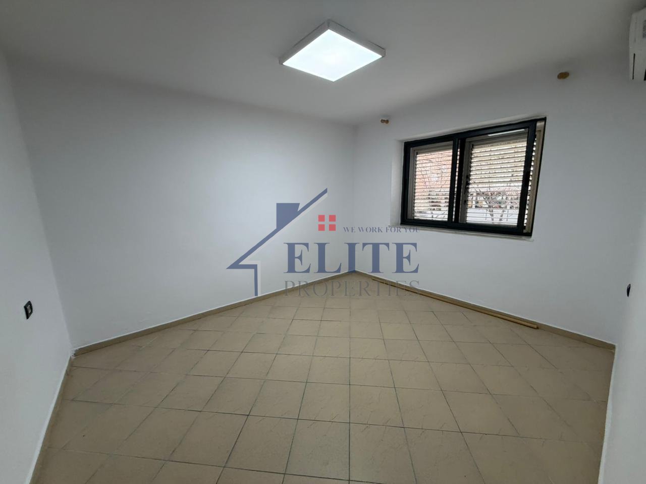 Via di Durazzo, ufficio in affitto