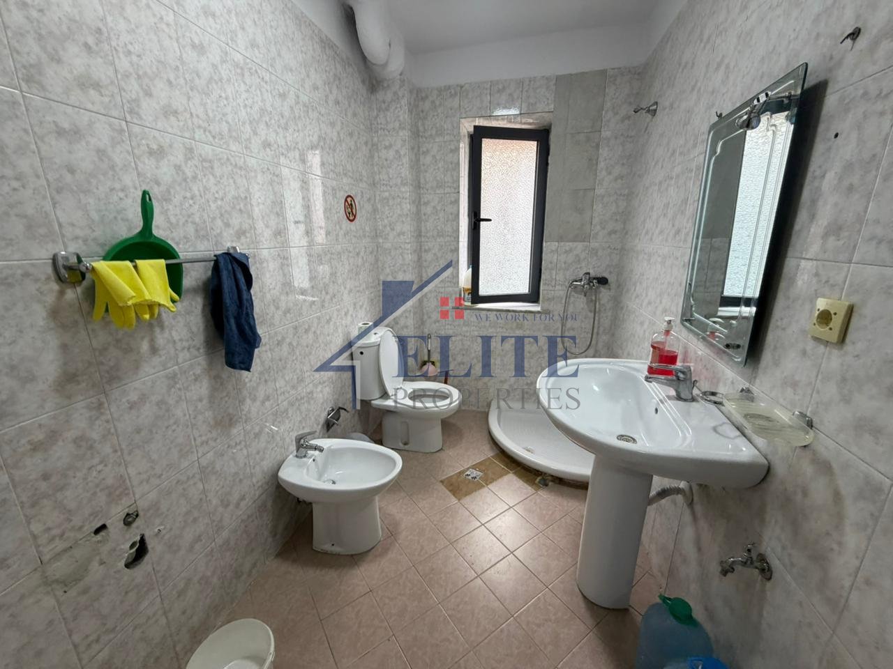 Via di Durazzo, ufficio in affitto