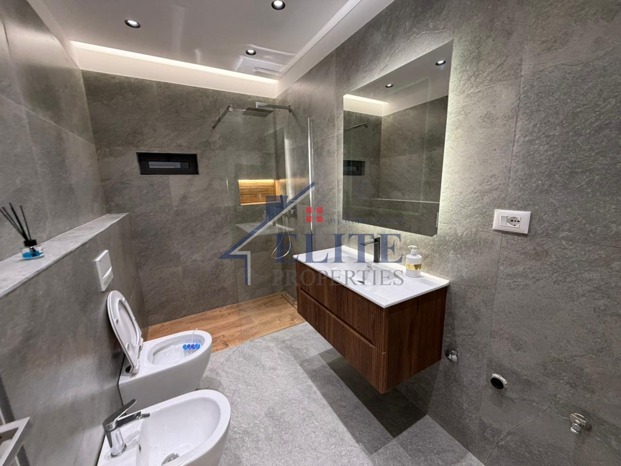 Zogu i Zi, apartament 2+1 në shitje