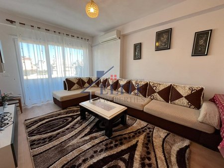 Kamëz vicino a Ulliri, appartamento con due camere da letto in affitto