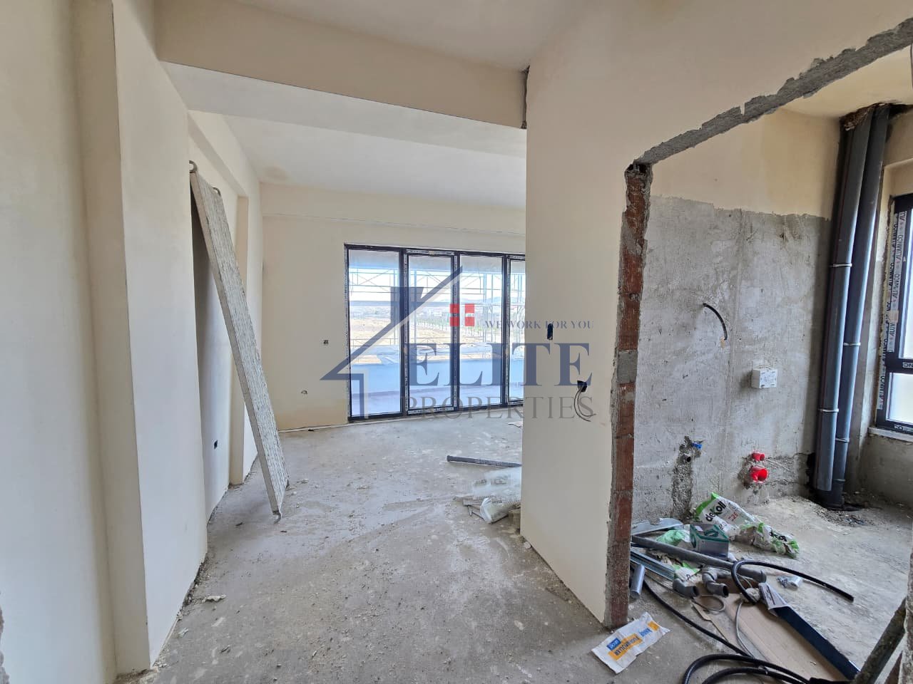 Turquoise Marina, garzoniere në shitje