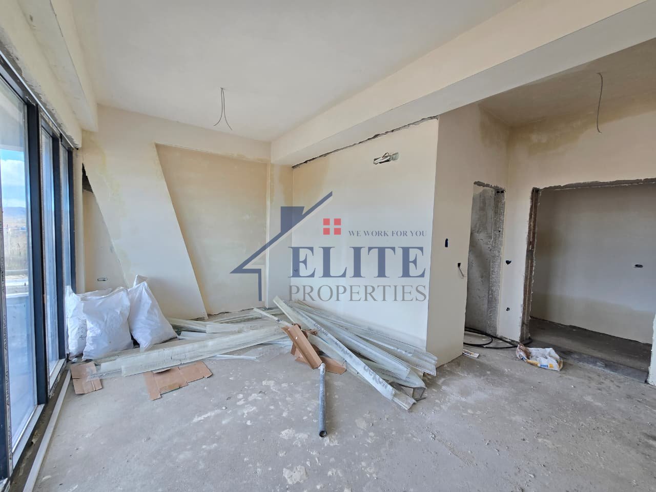 Turquoise Marina, garzoniere në shitje