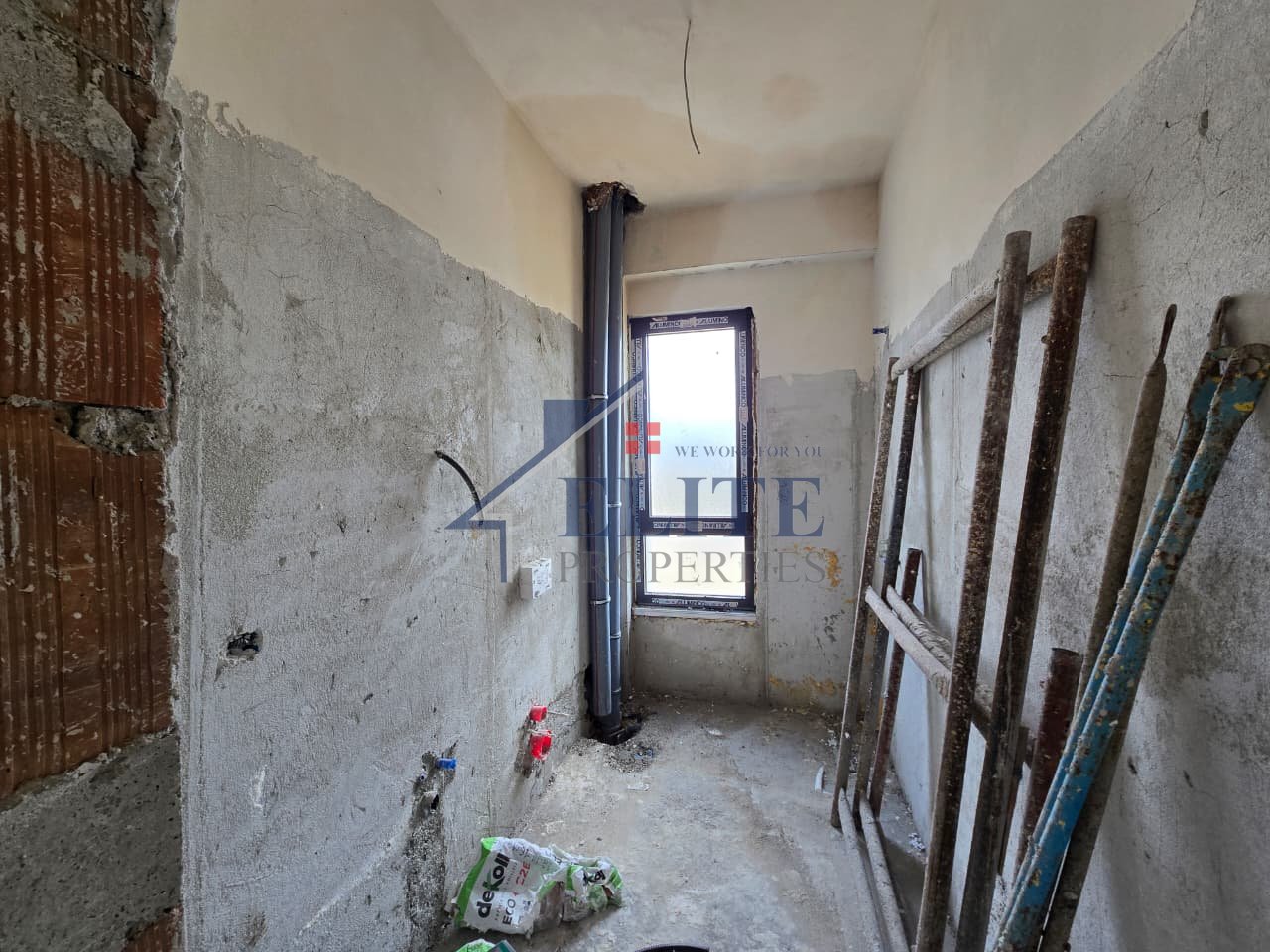 Turquoise Marina, garzoniere në shitje