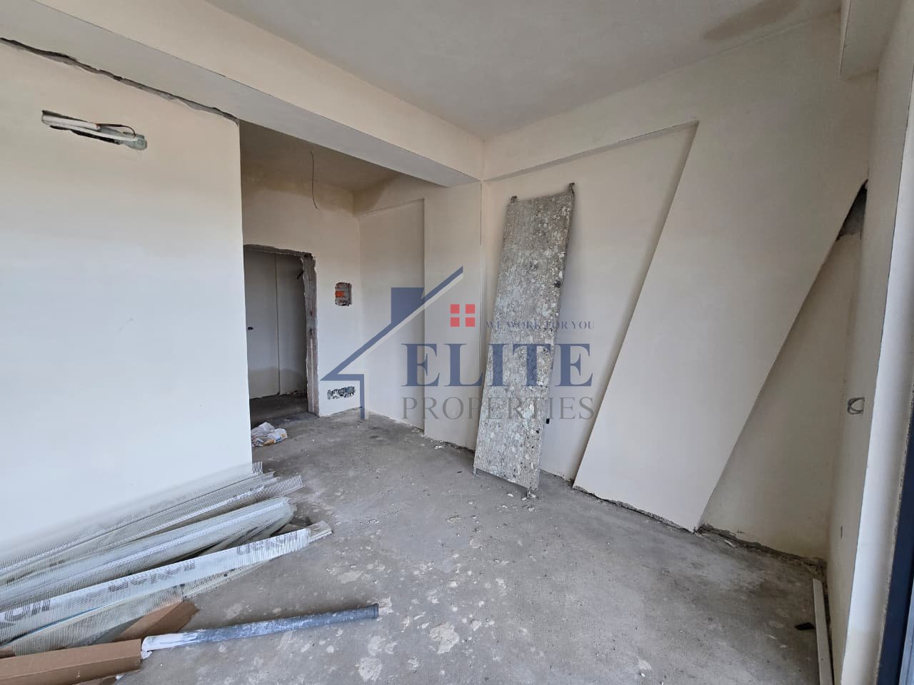 Turquoise Marina, garzoniere në shitje