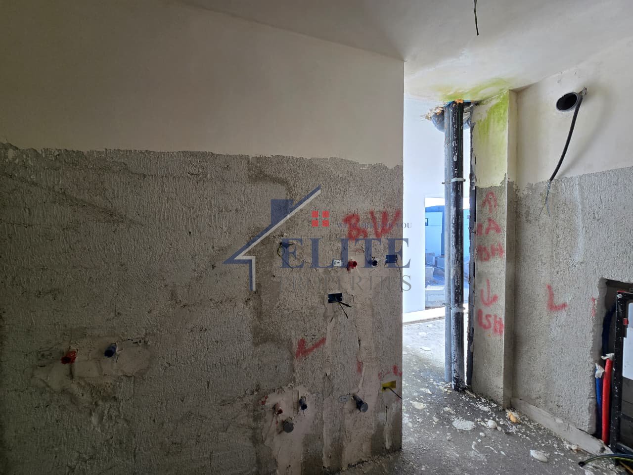 Porto Lalzi Hamallaj, apartament 2+1 në shitje