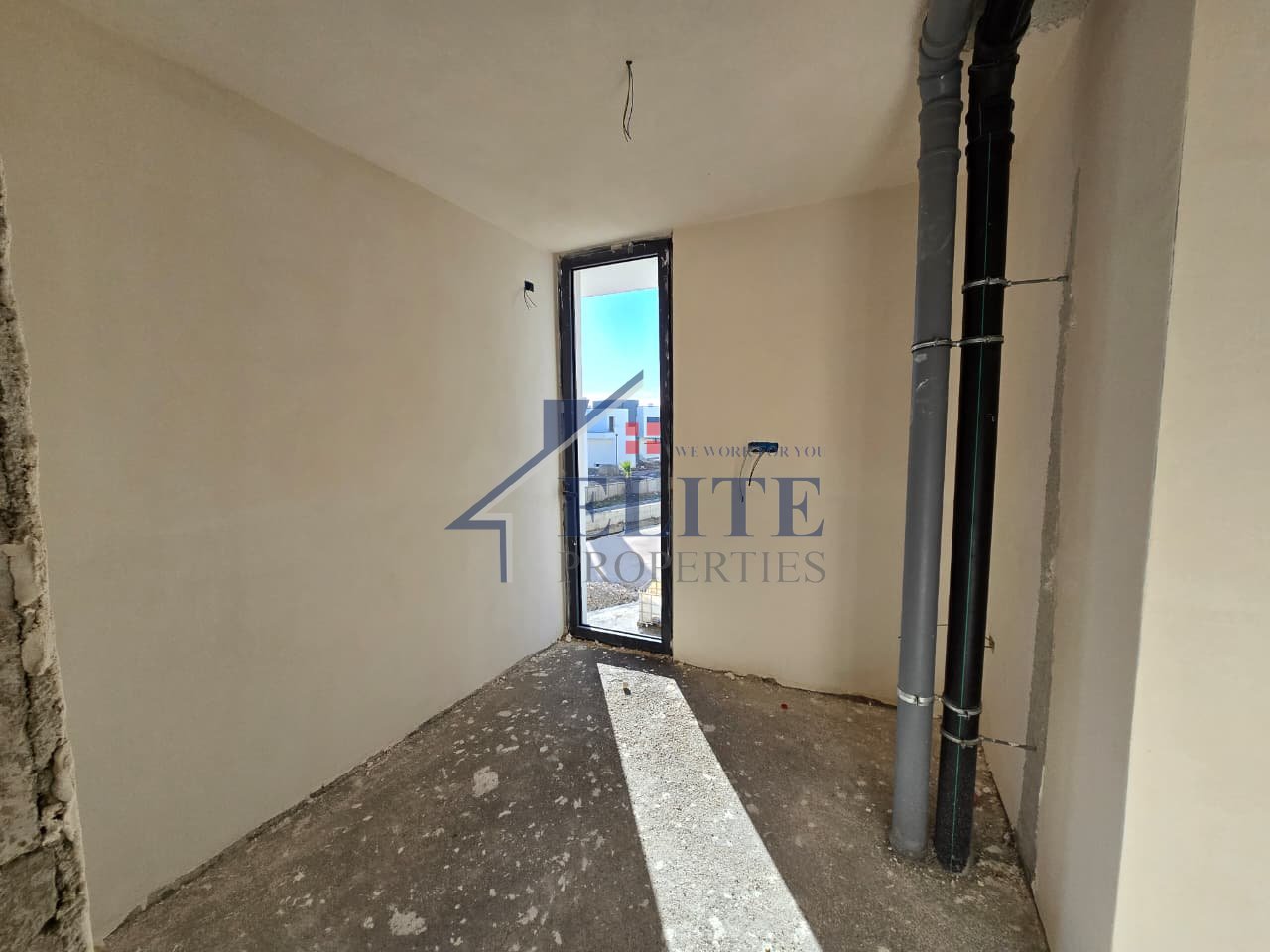 Porto Lalzi Hamallaj, apartament 2+1 në shitje