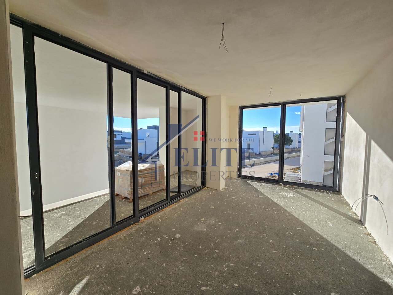 Porto Lalzi Hamallaj, apartament 2+1 në shitje