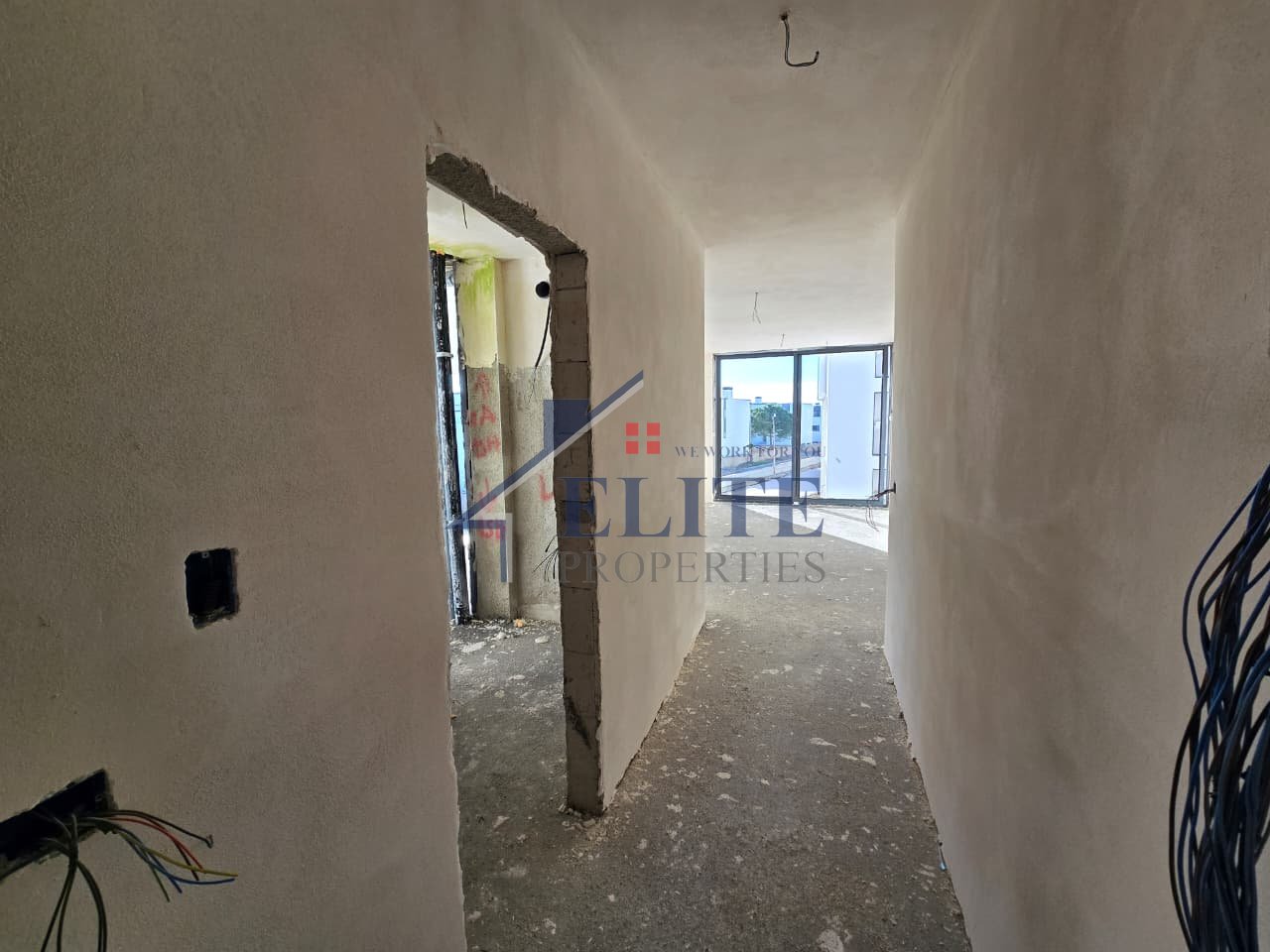 Porto Lalzi Hamallaj, apartament 2+1 në shitje