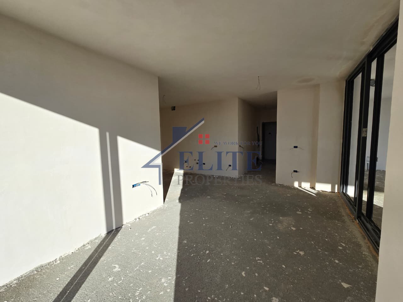 Porto Lalzi Hamallaj, apartament 2+1 në shitje