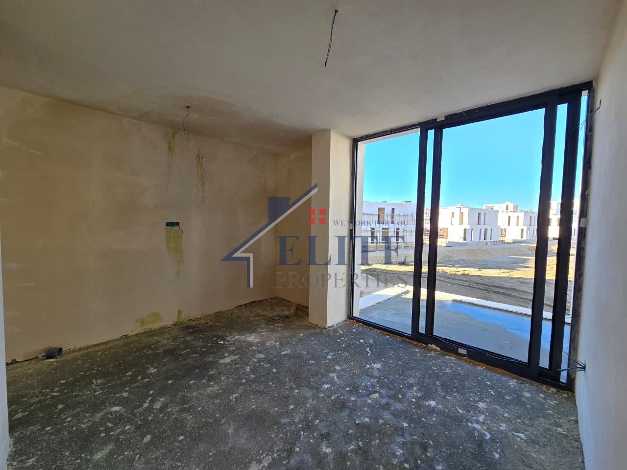 Porto Lalzi Hamallaj, apartament 2+1 në shitje