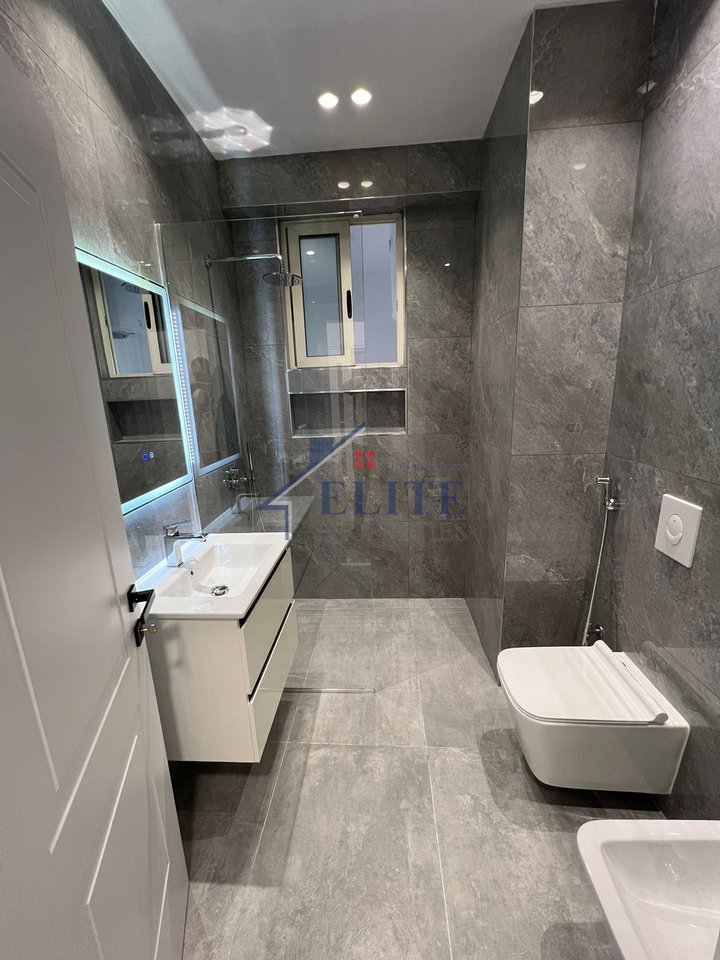 Zogu i Zi, tek Ring Center, apartament modern 2+1 me qira