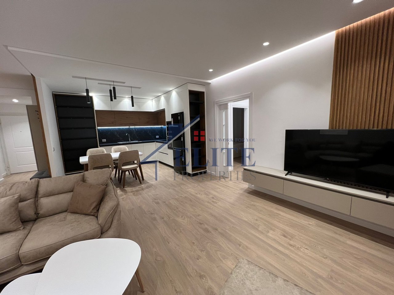 Zogu i Zi, tek Ring Center, apartament modern 2+1 me qira