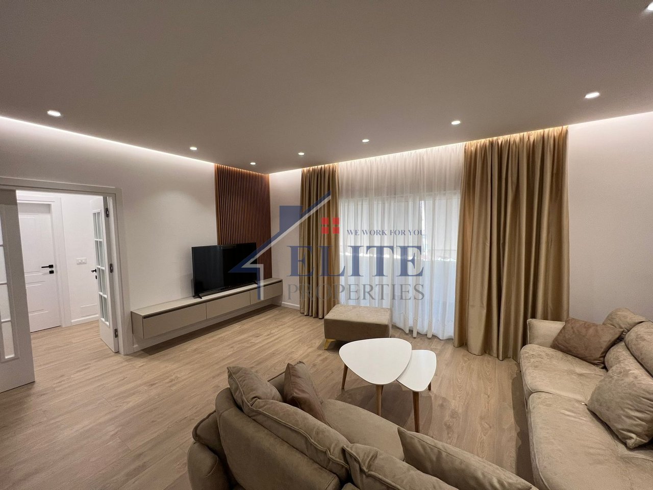 Zogu i Zi, tek Ring Center, apartament modern 2+1 me qira