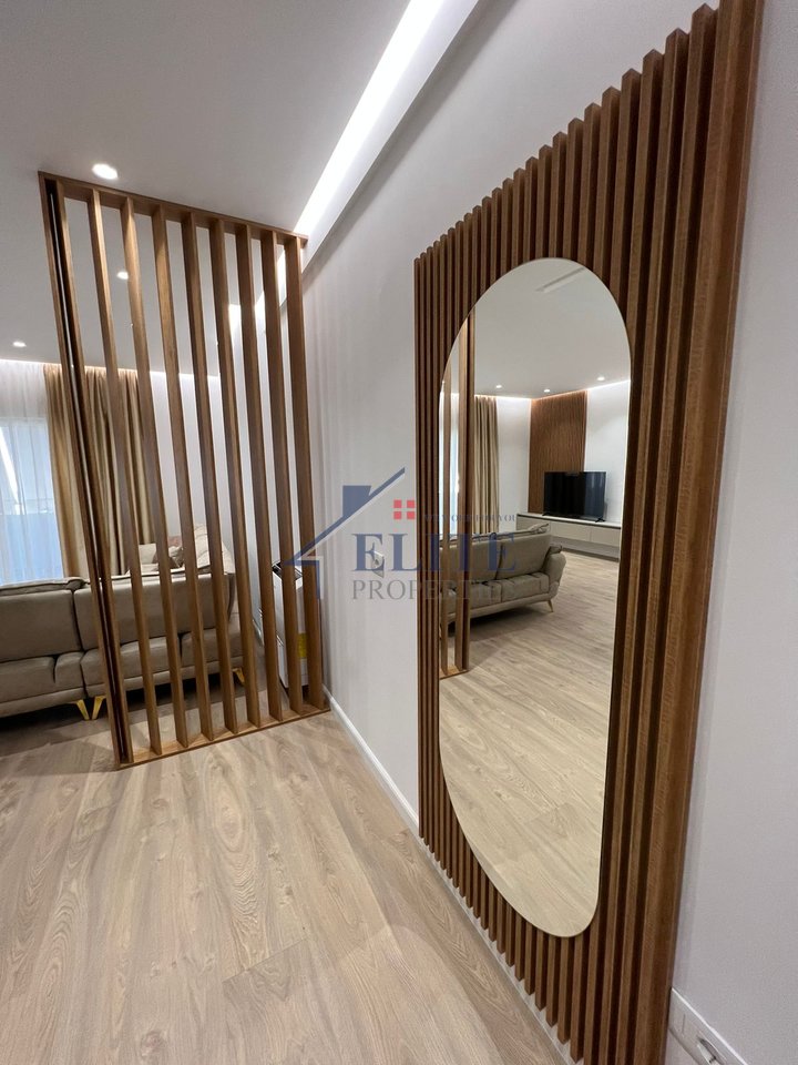 Zogu i Zi, tek Ring Center, apartament modern 2+1 me qira