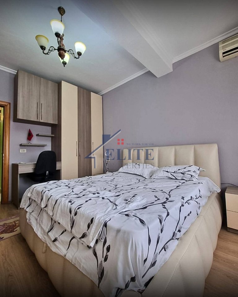 Zogu i Zi, apartament 2+1 me qera