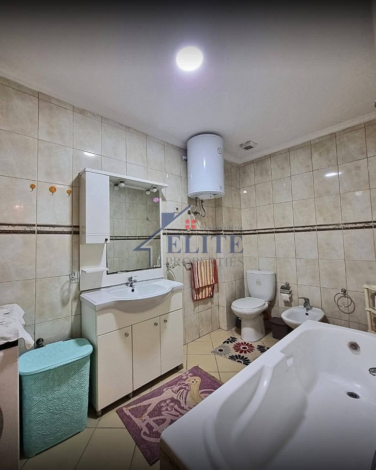 Zogu i Zi, apartament 2+1 me qera