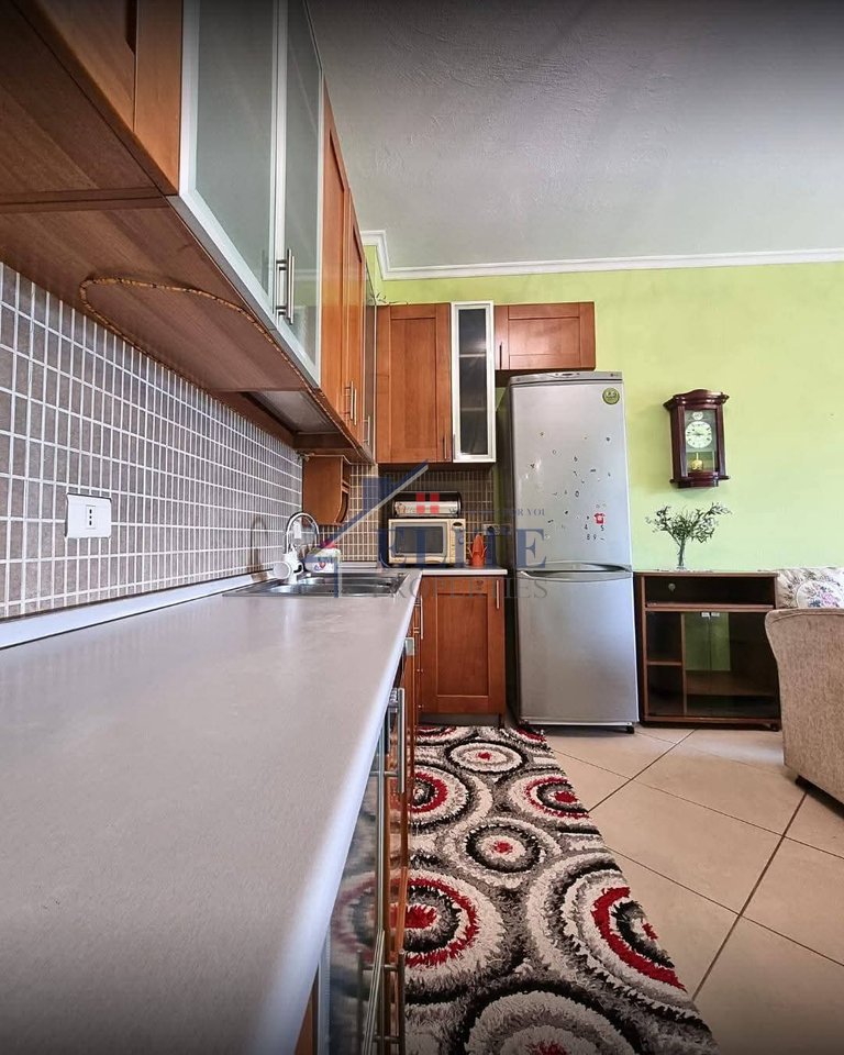 Zogu i Zi, apartament 2+1 me qera