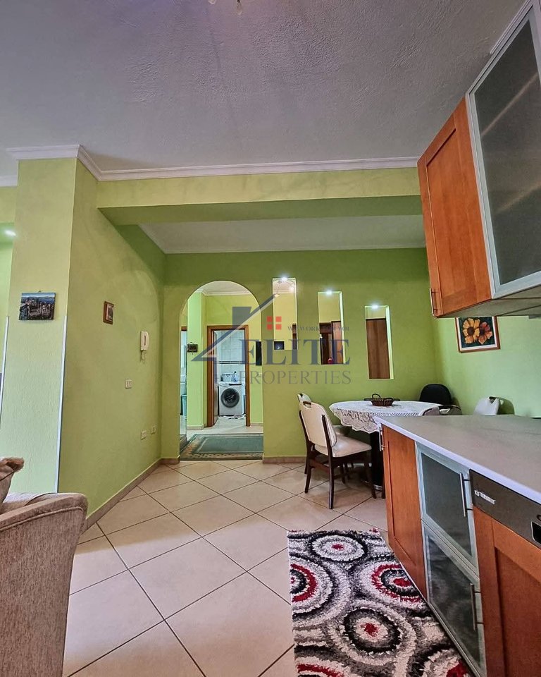 Zogu i Zi, apartament 2+1 me qera