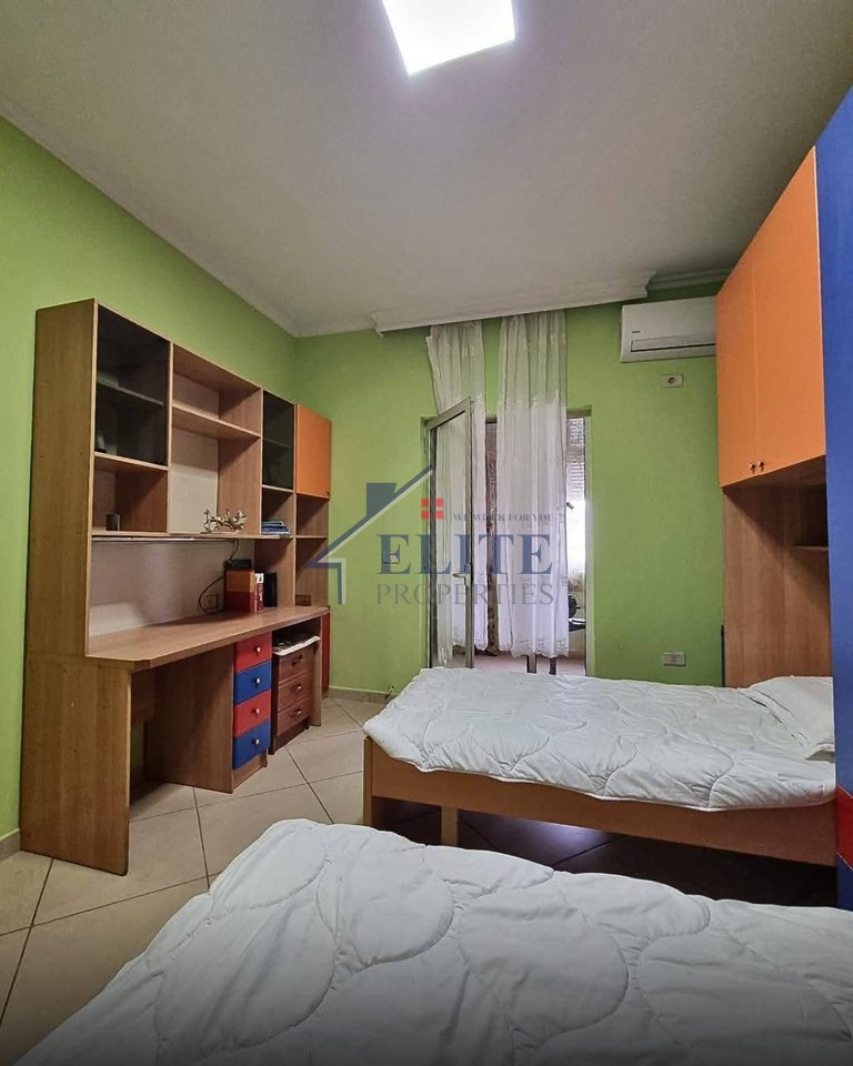 Zogu i Zi, apartament 2+1 me qera