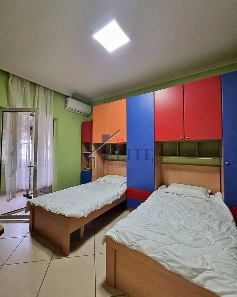 Zogu i Zi, apartament 2+1 me qera