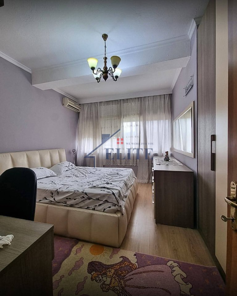 Zogu i Zi, apartament 2+1 me qera