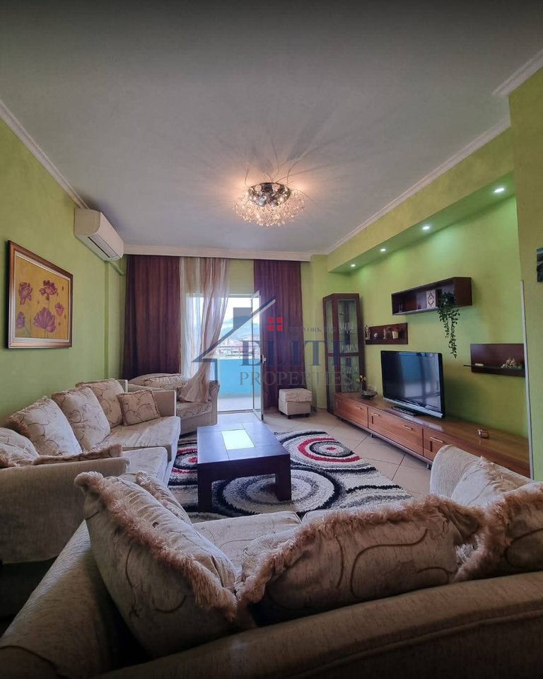 Zogu i Zi, apartament 2+1 me qera