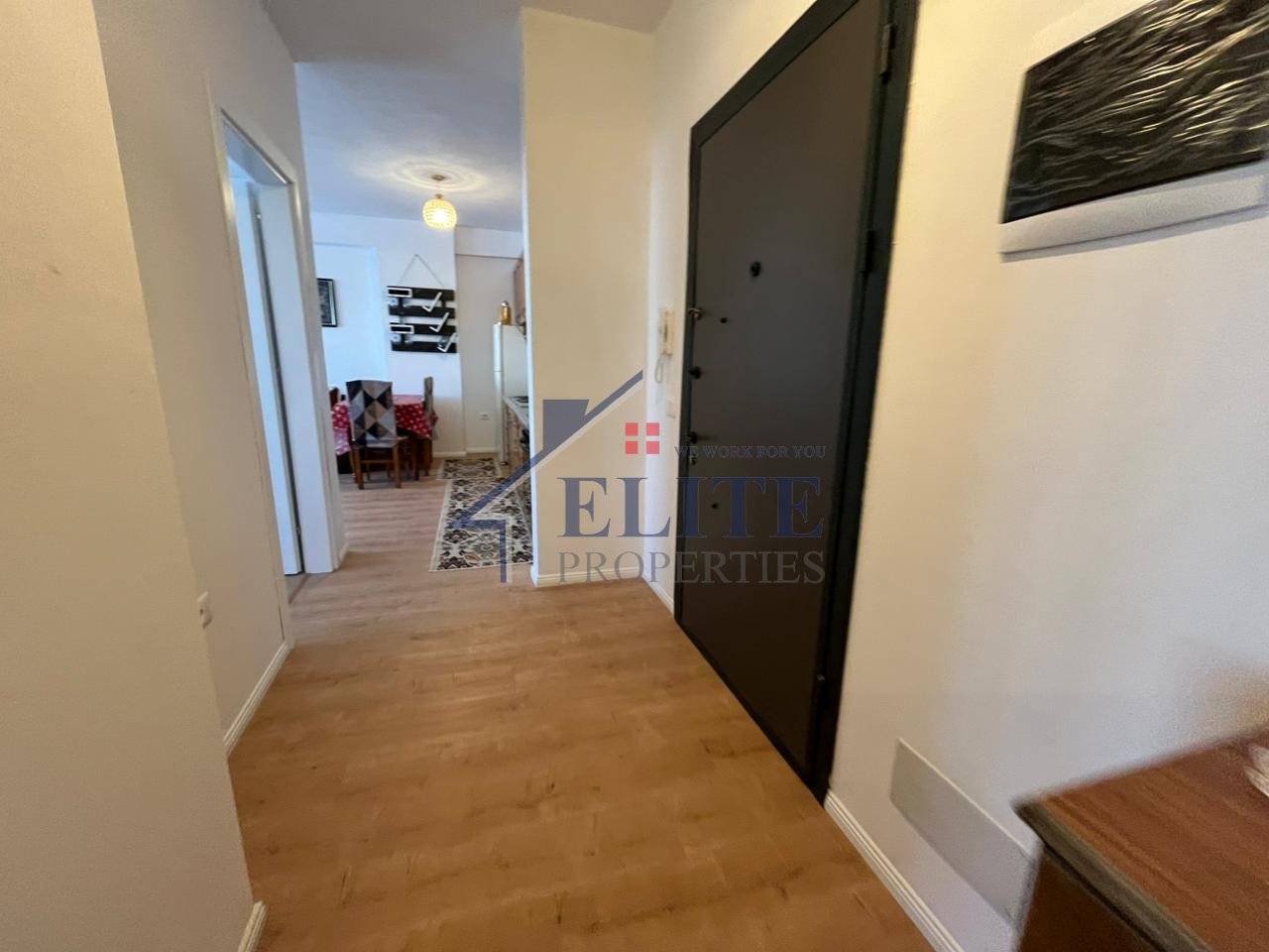 Kamëz vicino a Ulliri, appartamento con due camere da letto in affitto