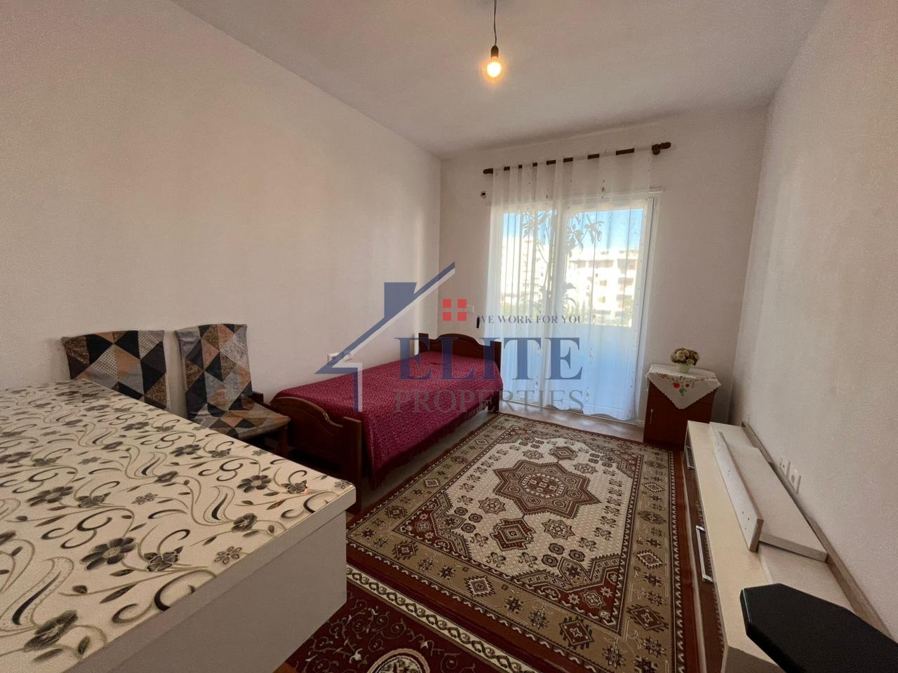 Kamëz vicino a Ulliri, appartamento con due camere da letto in affitto