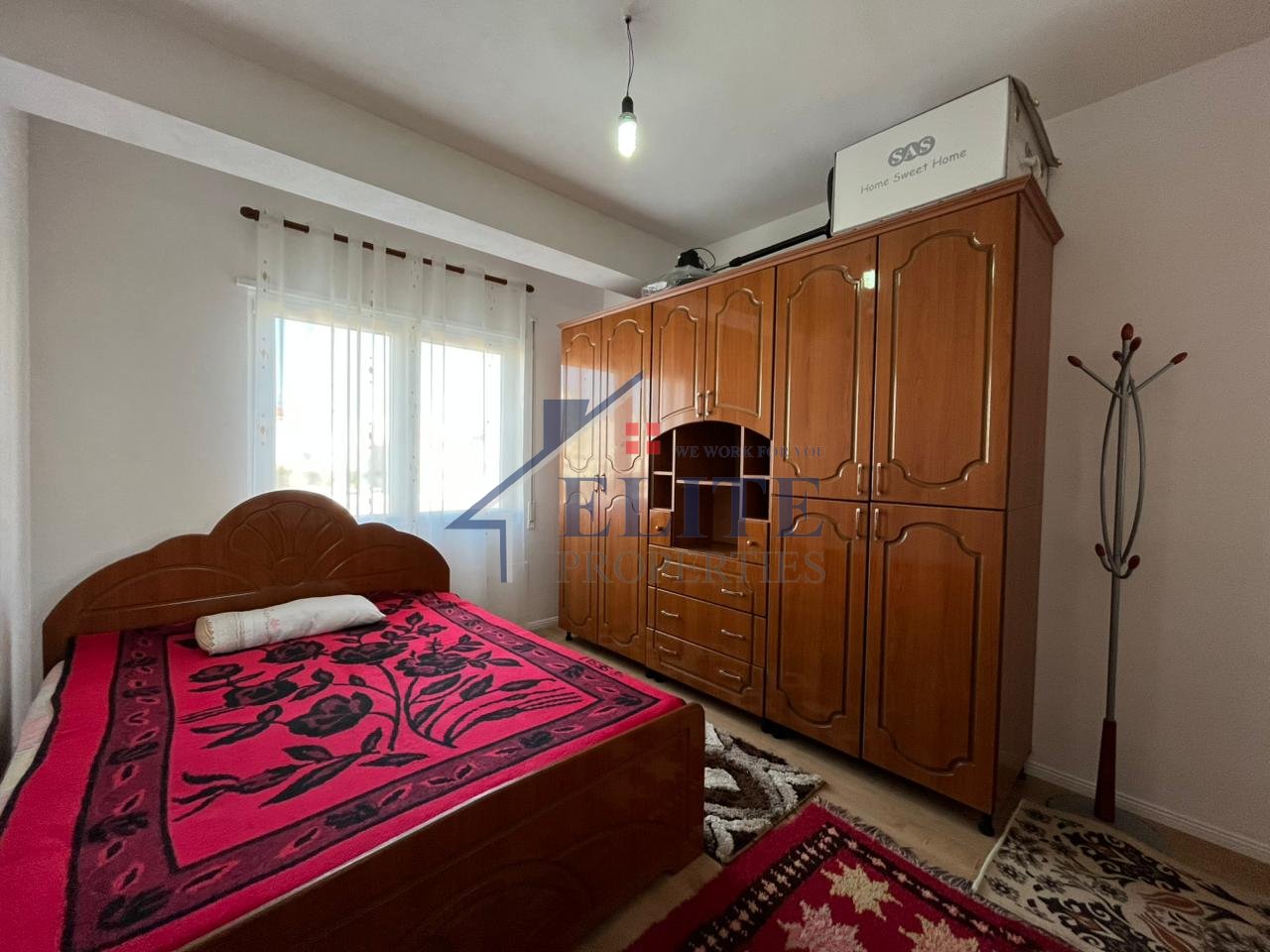 Kamëz vicino a Ulliri, appartamento con due camere da letto in affitto