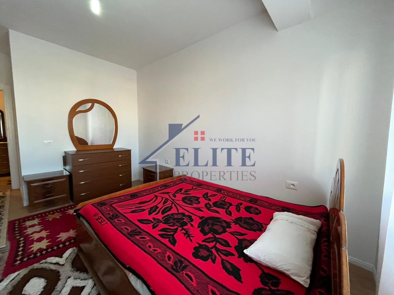 Kamëz vicino a Ulliri, appartamento con due camere da letto in affitto