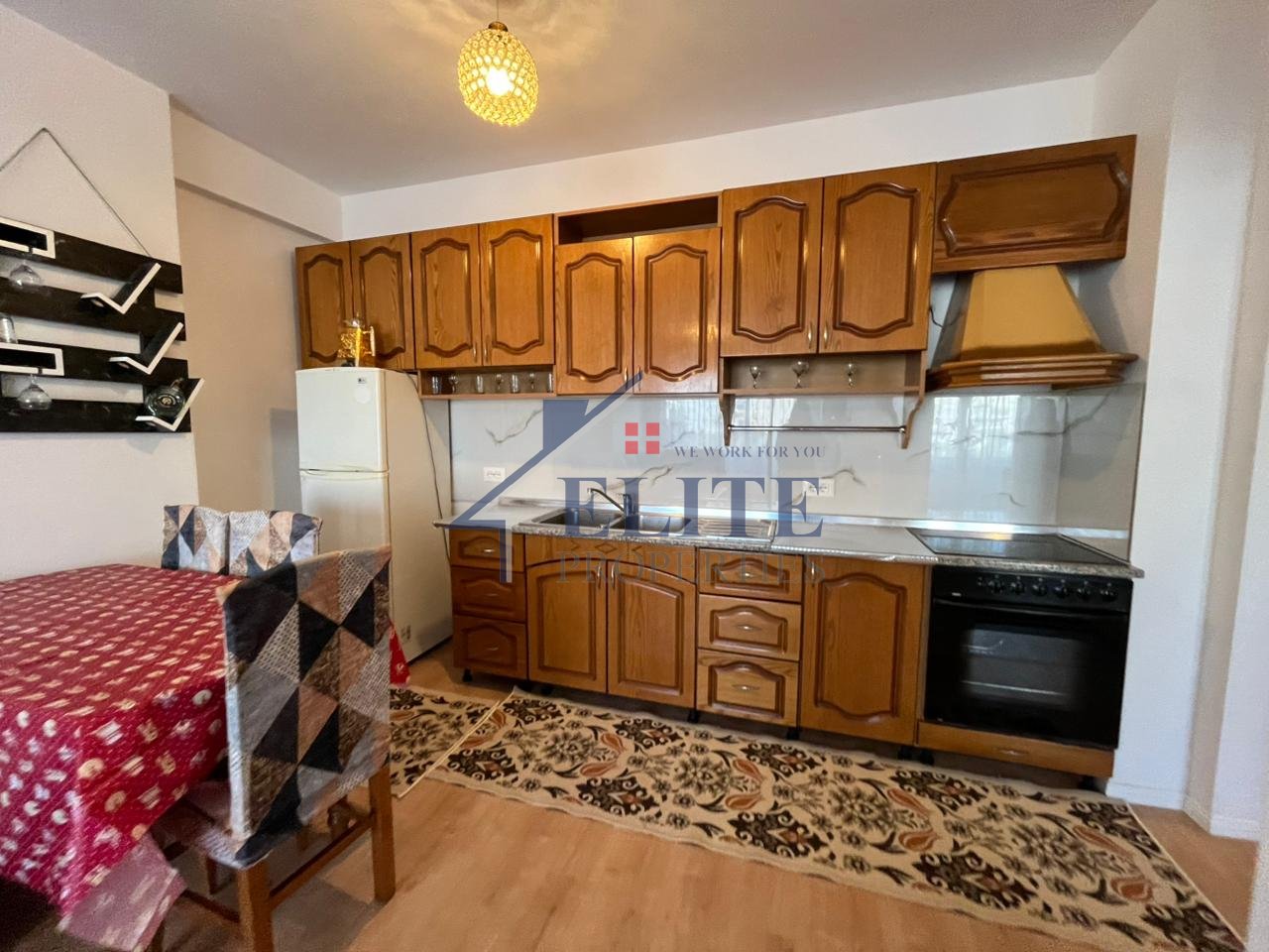 Kamëz vicino a Ulliri, appartamento con due camere da letto in affitto