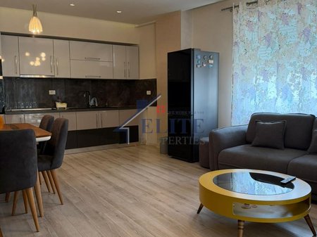 Komuna e Parisit  –  apartament 2+1+2 me qira