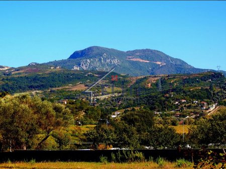 Ibë e Poshtme, terreno in vendita