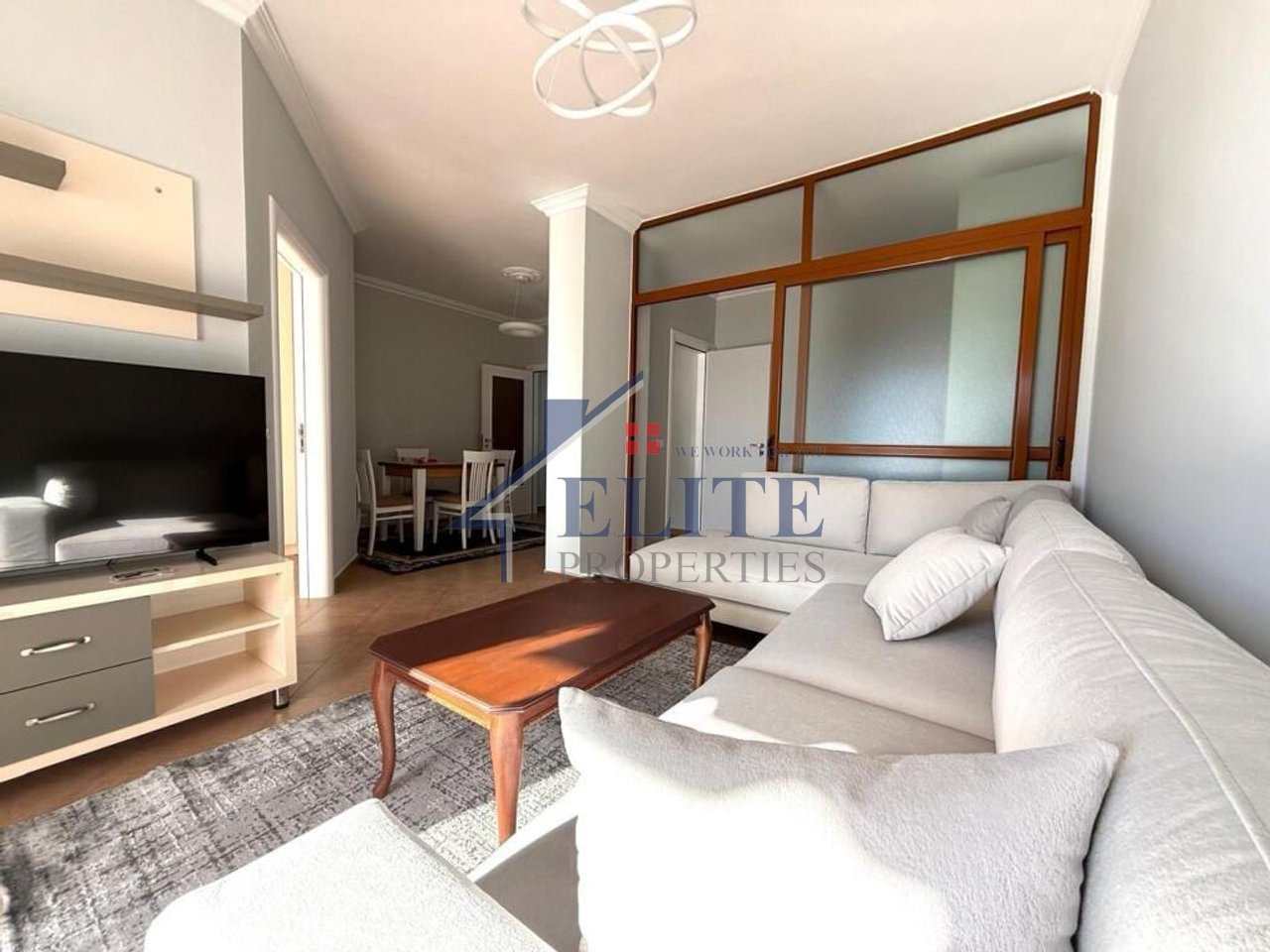 Rruga e Kavajës – apartament 2+1 me qira