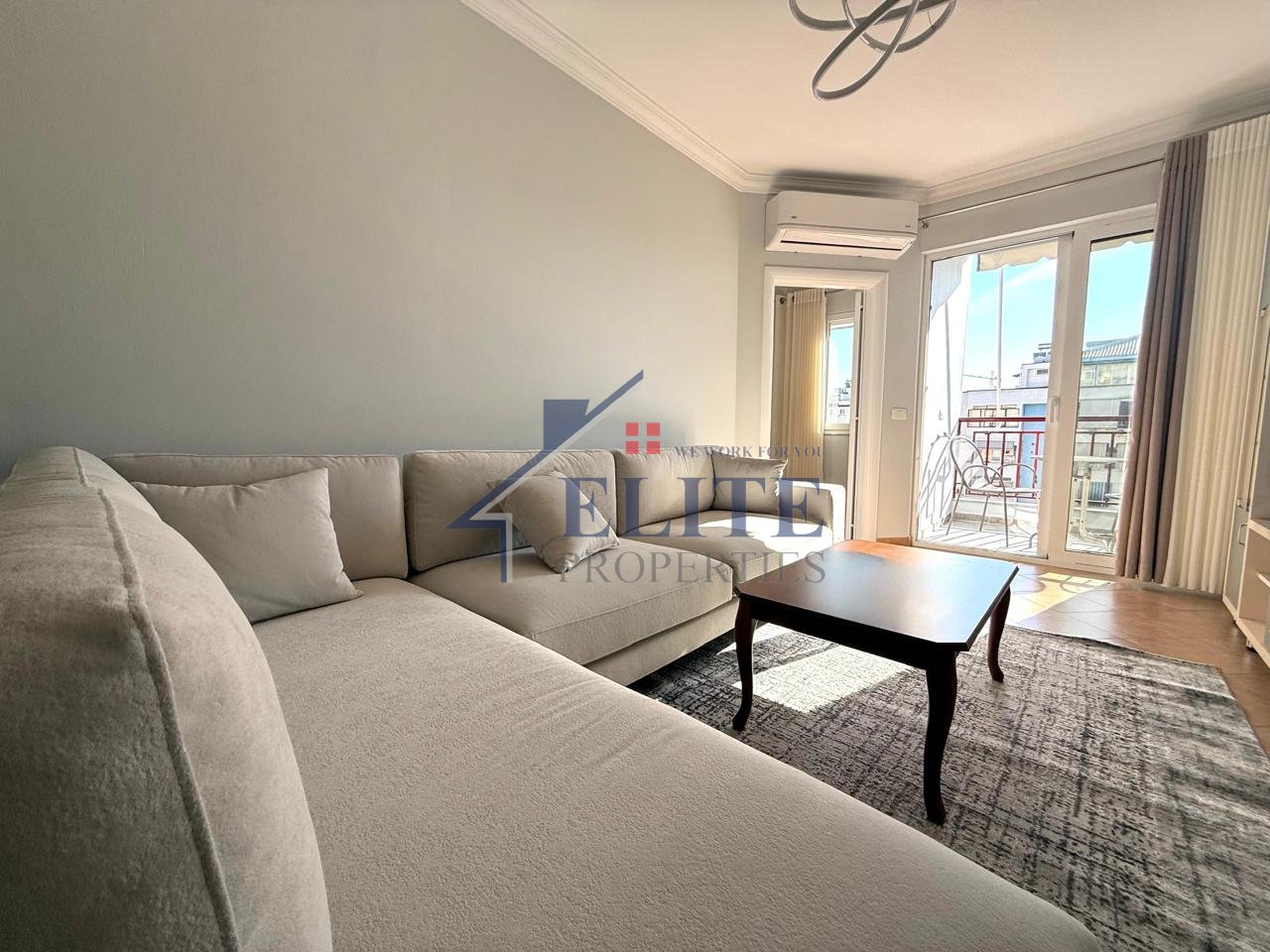 Rruga e Kavajës – apartament 2+1 me qira