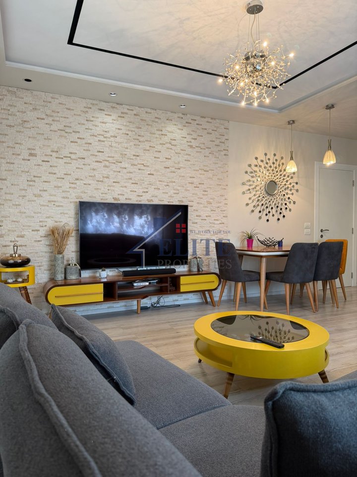 Komuna e Parisit  –  apartament 2+1+2 me qira