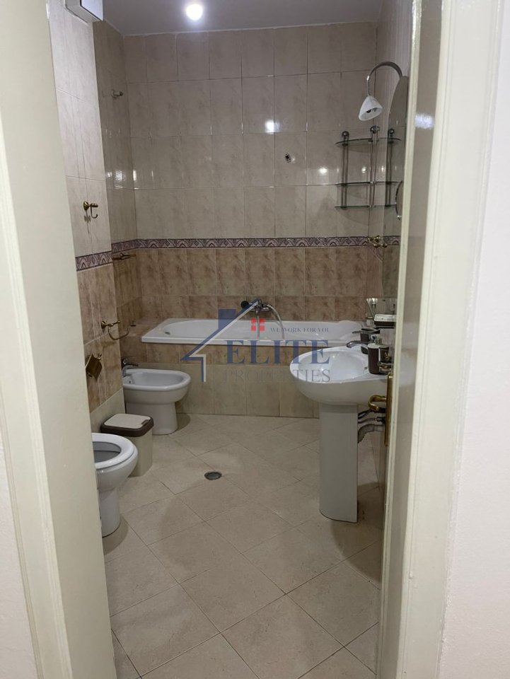 Komuna e Parisit – two bedroom apartment for rent