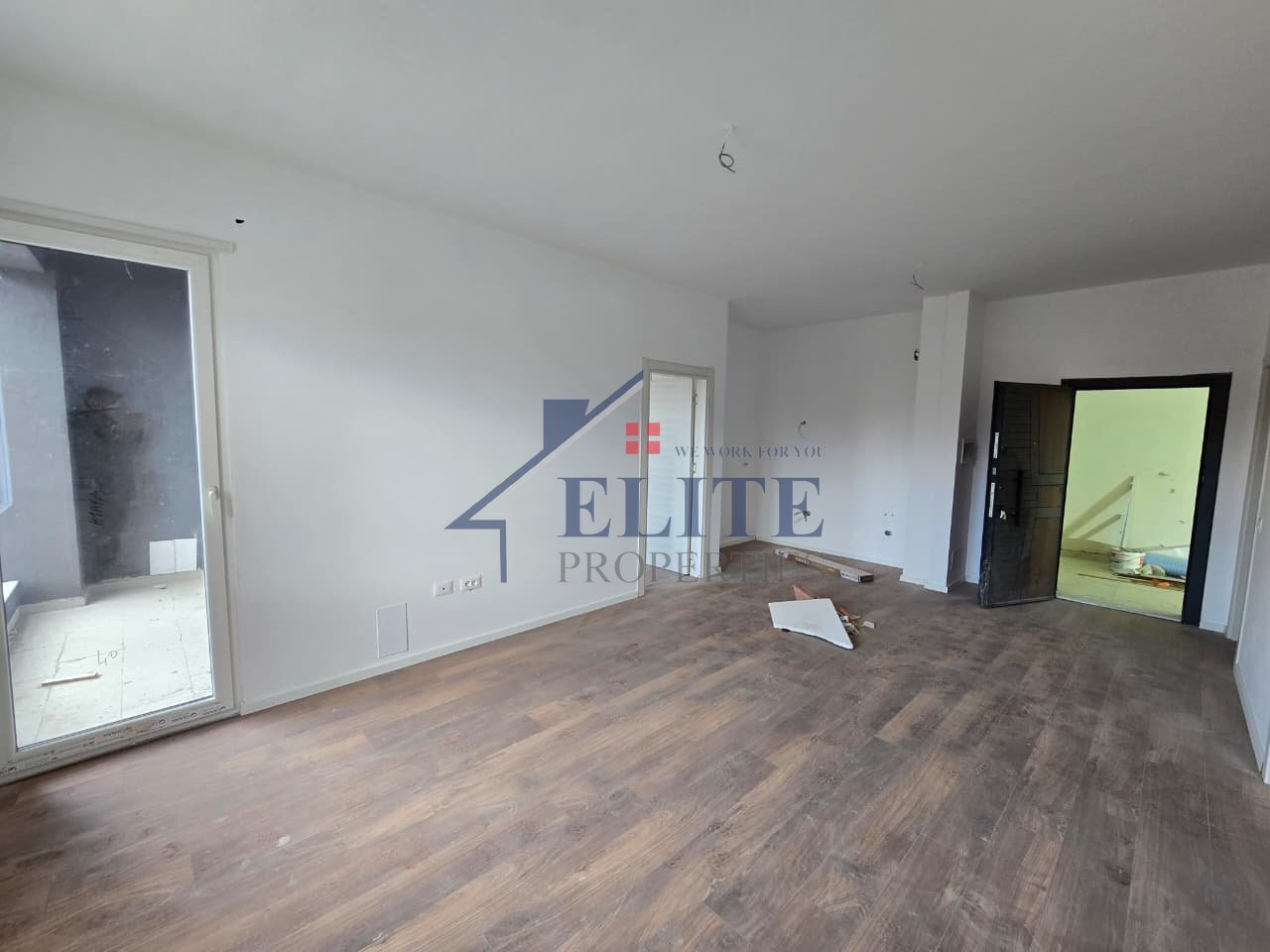 Golden Hands Paskuqan, appartamento con due camere da letto in vendita