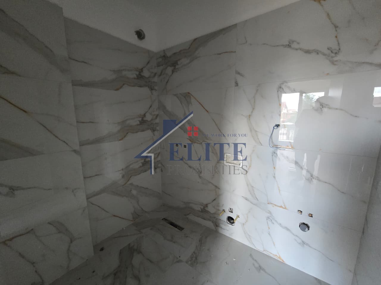 Golden Hands Paskuqan, appartamento con due camere da letto in vendita