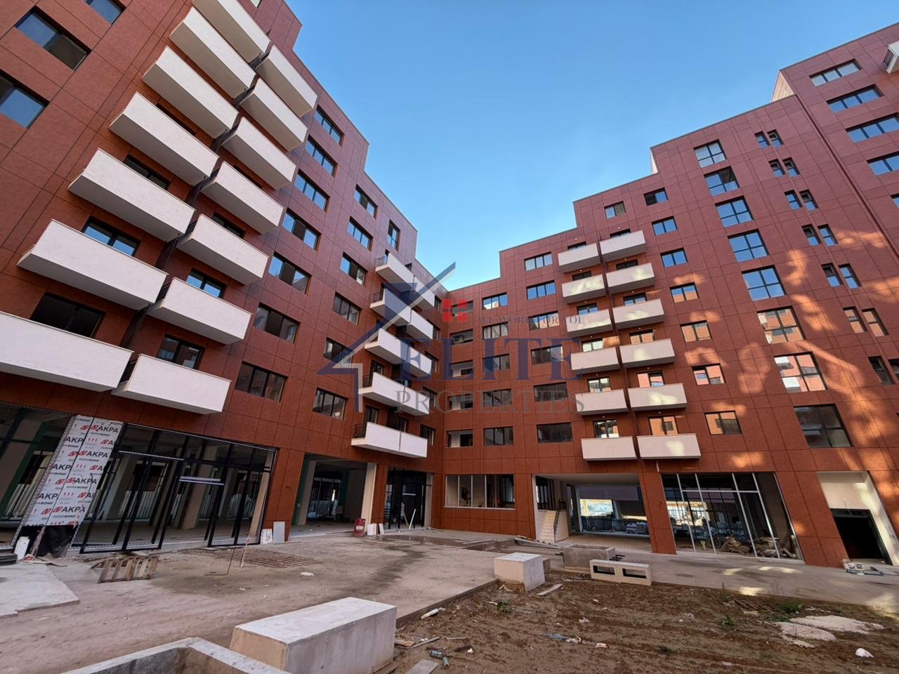 Urban Gate – Astir, dyqan ne shitje