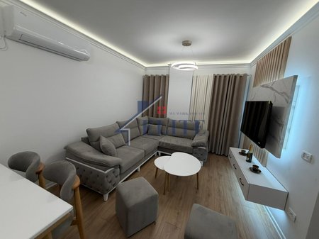 Palazzo con Freccia, appartamento 2+1 in affitto