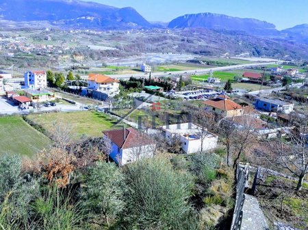 Bërzhitë, locali commerciale in affitto