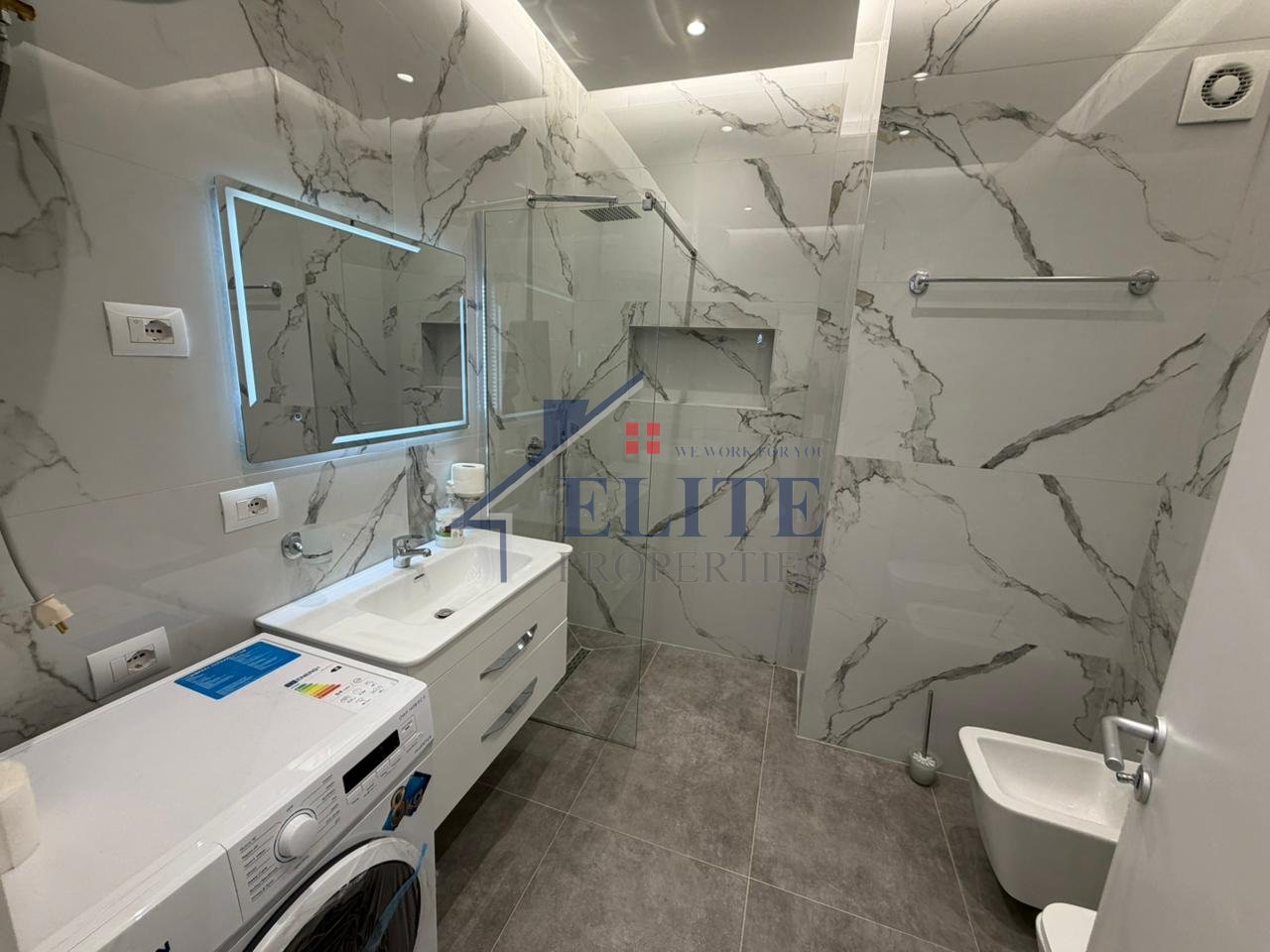 Zogu i Zi, one bedroom apartment for rent