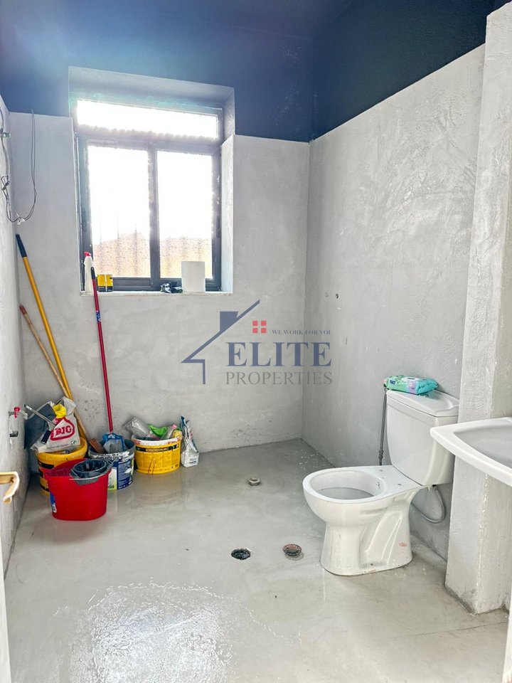 Rrugën e Kavajës, ambjent me qira